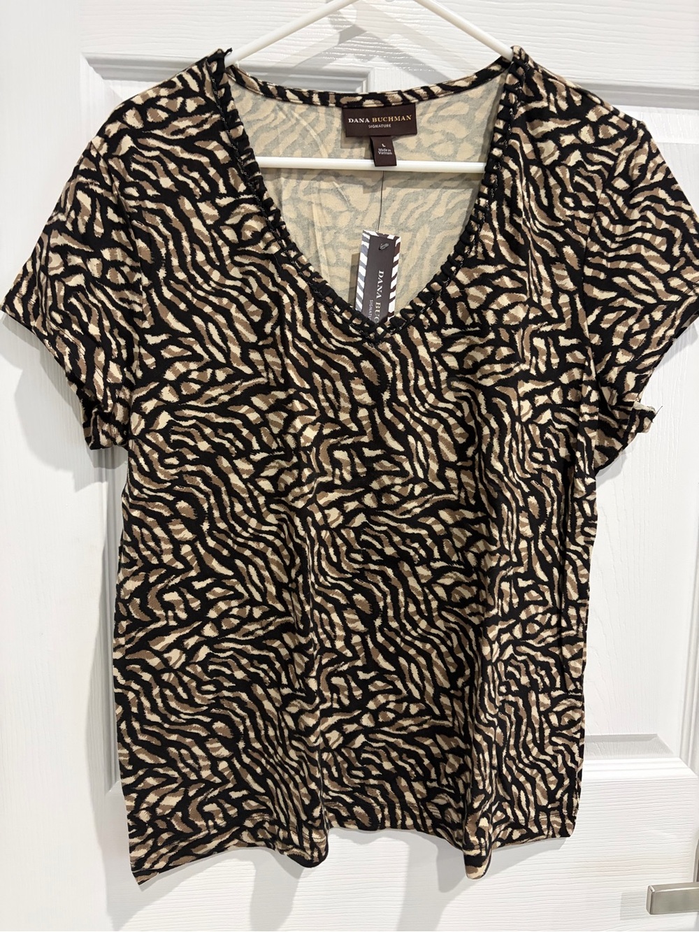 Dana Buchman Short-Sleeve V-Neck Animal Print Top, L, NWT